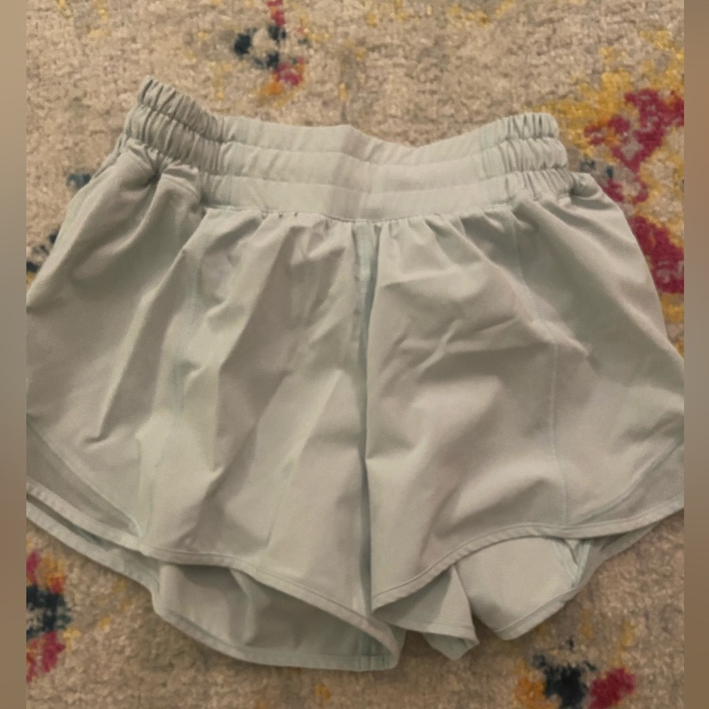 Lululemon Hotty Hot shorts 4in